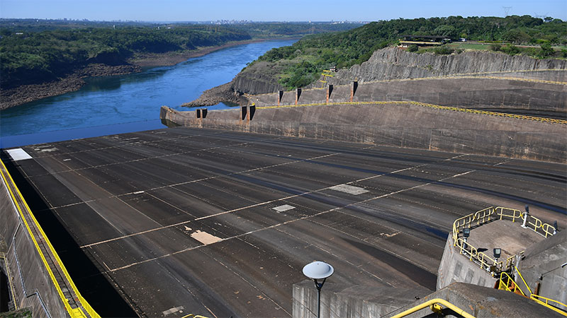 Creciente del Iguazú e impacto en el Paraná: represa Itaipú no abrirá compuertas