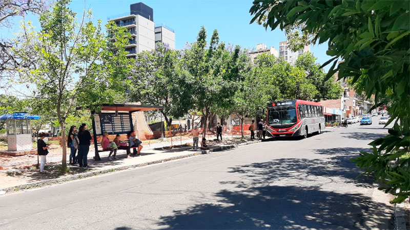 Cambian las paradas de colectivos por obras en la Plaza Alberdi ...