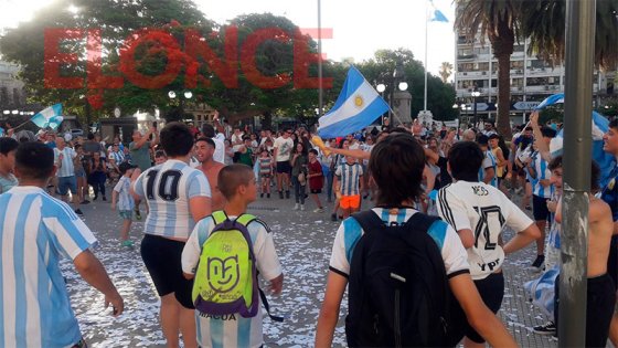 En Paraná se festejó el pase a cuartos de la Selección Argentina