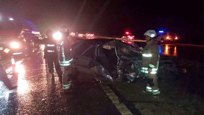Dos heridos graves tras choque entre auto y camión en la Autovía Nº12 ...