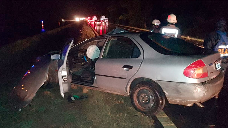 Dos heridos graves tras choque entre auto y camión en la Autovía Nº12 ...