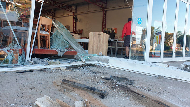 Fotos de impresionante accidente en el centro: auto se incrustó en un ...