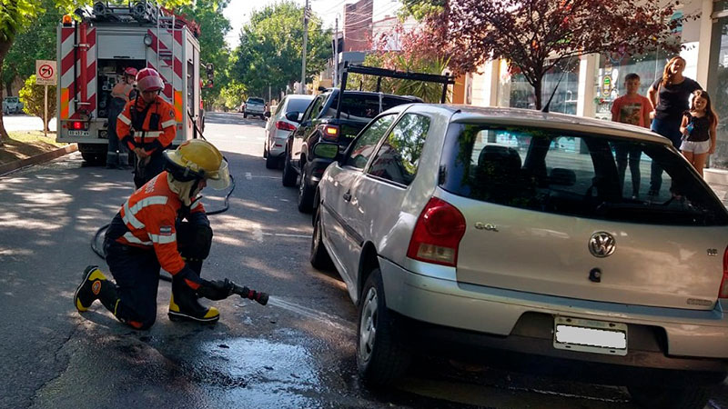 Derrame de combustible en un auto puso en alerta a vecinos de Crespo ...