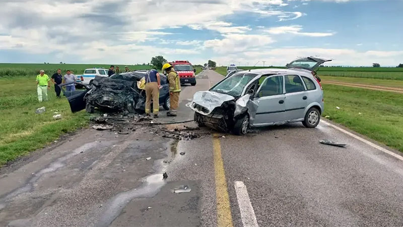 Dos muertos y tres heridos graves por un choque frontal en Córdoba ...