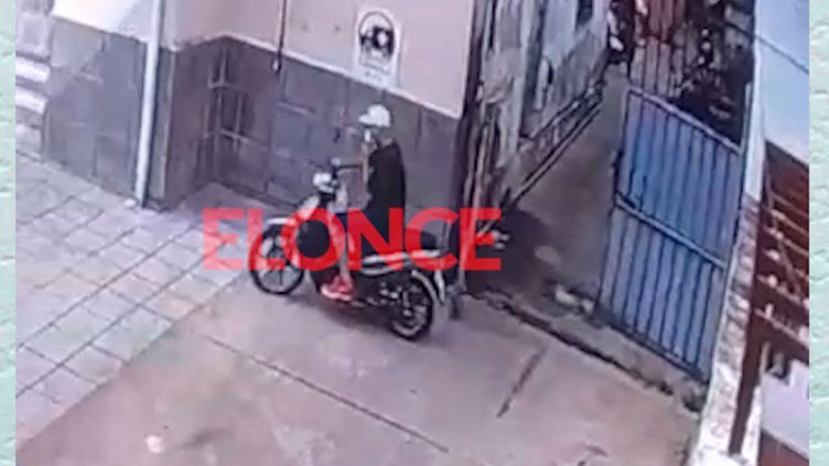 Video: moto de un enfermero fue robada del estacionamiento en hospital en Paraná