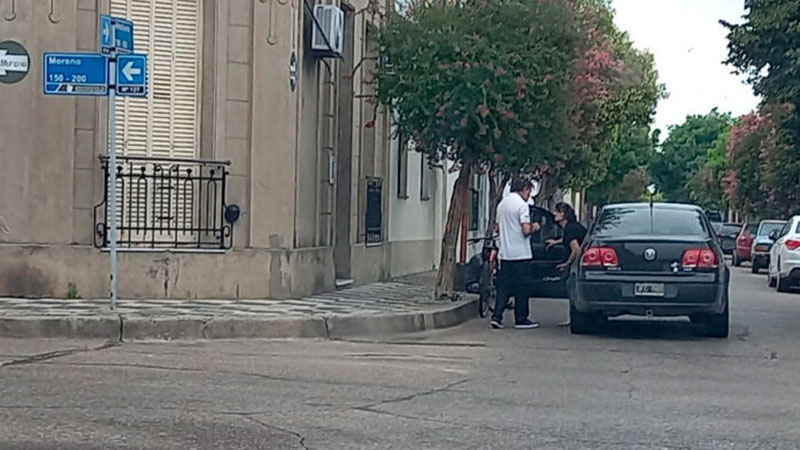 Una ciclista terminó con heridas al ser embestida por un auto en la ...