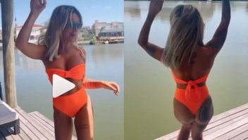 Flor Peña le puso más calor al fin de febrero bailando con una bikini naranja