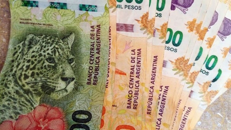 Buscan sacar de circulación billetes falsos de $500 y $1000: cómo identificarlos