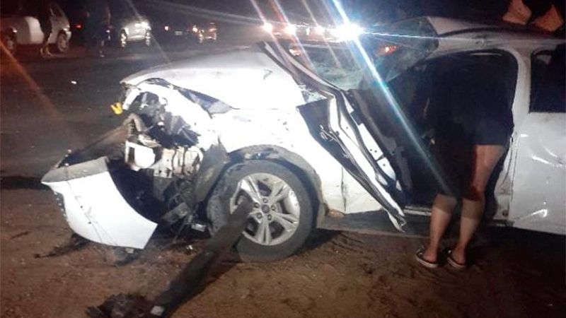 Fuerte choque entre un camión y un auto sobre Ruta 2 | Elonce.com