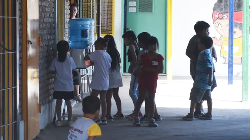 En Rosario, los alumnos podrán ir en malla y ojotas a la escuela