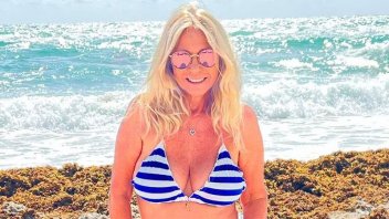 A los 68 años, la abogada Ana Rosenfeld se mostró en bikini desde Miami