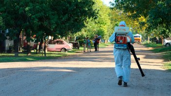 Se activo un operativo de bloqueo ante un caso de dengue en Villa Elisa