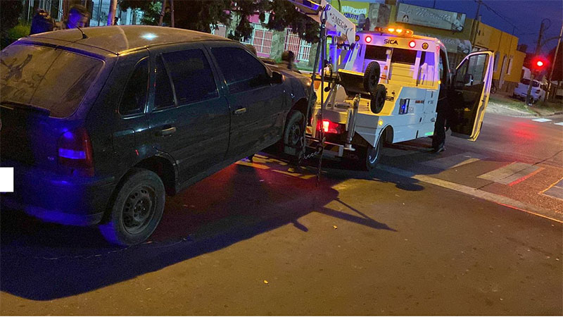 Detienen a conductor alcoholizado que "estacionó" su auto en mitad de ...