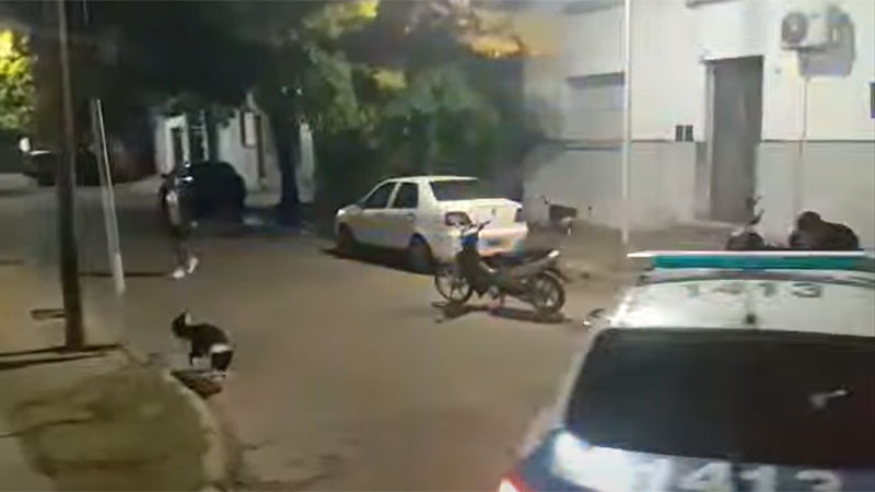 Una mujer fue hospitalizada tras choque entre auto y moto | Elonce.com