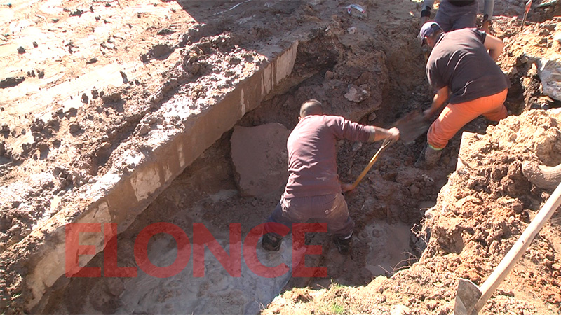 Continúa la reparación de un caño de agua y la zona Este permanece sin ...