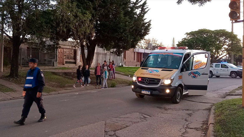 Mujer fue atropellada por un auto en Paraná y debió recibir atención ...