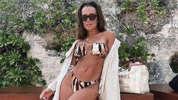 Camila Homs, de vacaciones con sus hijos, deslumbró en bikini