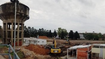 Gualeguaychú: demuelen antigua estructura para avanzar con nueva planta de agua