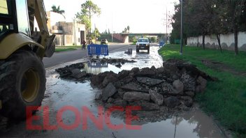 A las 22 finalizaría la reparación de un caño en la zona este de Paraná
