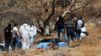 Buscaban a siete jóvenes y encontraron 45 bolsas con restos humanos en México