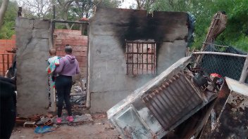 Incendio destruyó una vivienda en Paraná y piden ayuda para una familia