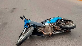 Motociclista resultó lesionado tras el roce con un automóvil