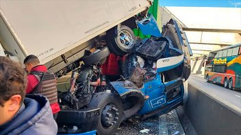 Impresionante choque de camiones en zona portuaria de ciudad de Buenos Aires