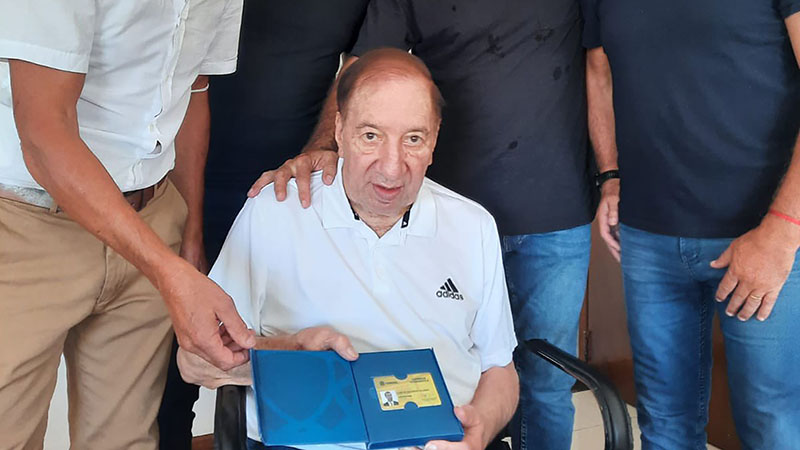 Difundieron un nueva foto de Carlos Bilardo con una visita muy especial.