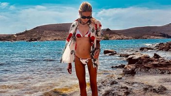 Paranaense Carla Pereyra, esposa del Cholo Simeone, lució sus curvas en bikini