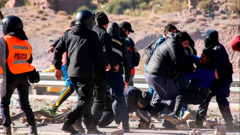 Represión dejó 70 heridos y detenidos tras reforma de la Constitución en Jujuy