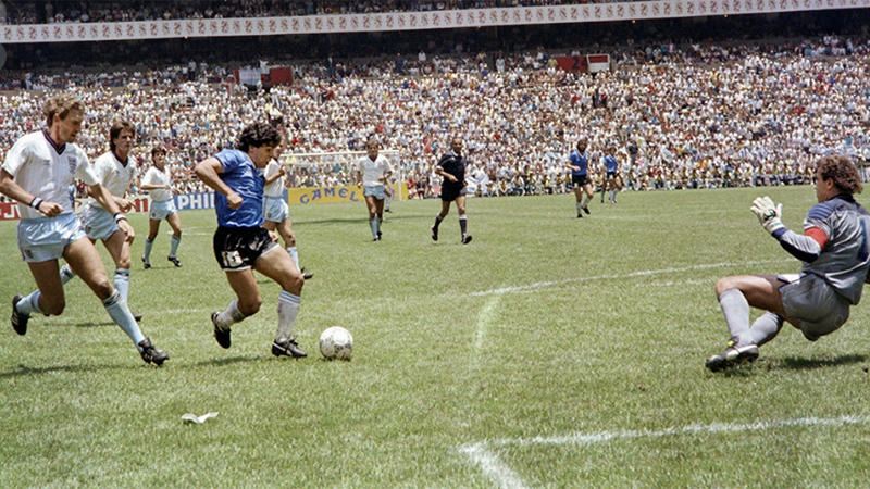 Se celebra el Día del Futbolista Argentino.