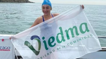 Video: la llegada de la argentina que cruzó el Canal de la Mancha a nado