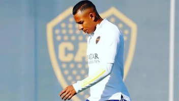 El futbolista Sebastián Villa busca quedar libre y volvió a intimar a Boca