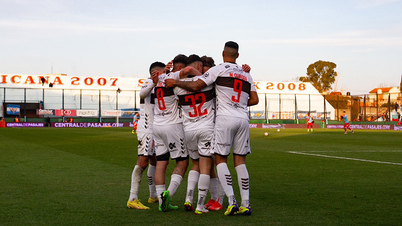 Platense venció a Arsenal en un partido clave en la lucha por el descenso.