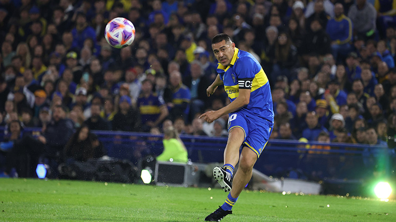 Riquelme tuvo un emotivo homenaje en La Bombonera con invitados estrellas.