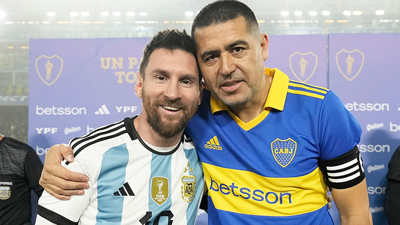 Messi, presente en la despedida de Riquelme.