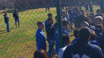 Vélez, en crisis: el plantel fue increpado por hinchas y esperan al nuevo DT