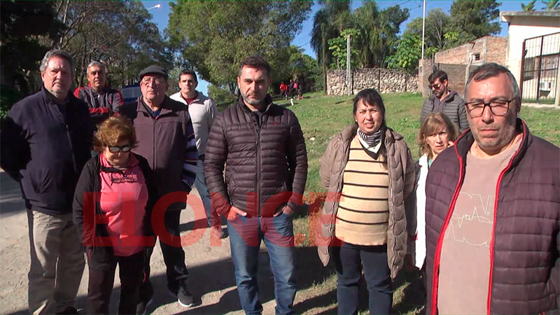 Vecinos piden por el asfalto de una calle “que siempre se la posterga ...