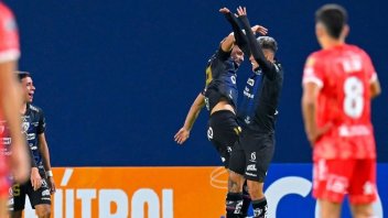 Argentinos perdió en Ecuador y clasificó segundo a octavos de Libertadores
