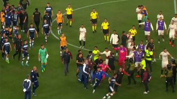 Video: escandalosa eliminación de Gimnasia de la Copa Sudamericana en Perú
