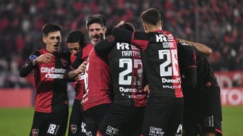Newell's igual ante Audax y clasific primero en la Sudamericana