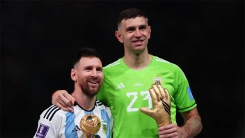 Lionel Messi y Dibu Martínez, nominados para el equipo ideal de FIFPRO