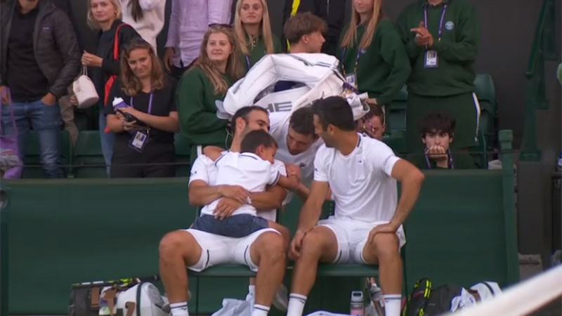 Zeballos consoló al hijo de un rival y emocionó a todo Wimbledon.
