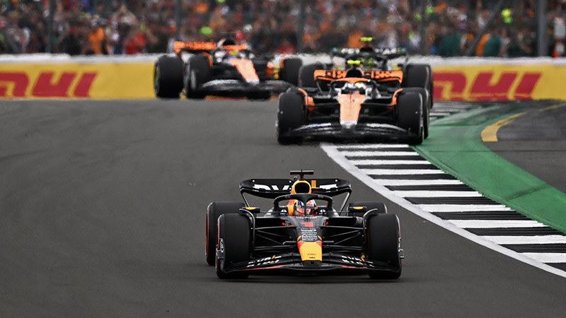 Verstappen ganó por primera vez en Silverstone y extendió su dominio.