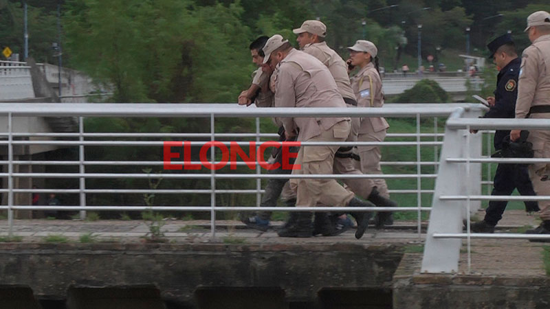 Efectivos de Prefectura evitaron que un hombre se arroje al río en ...