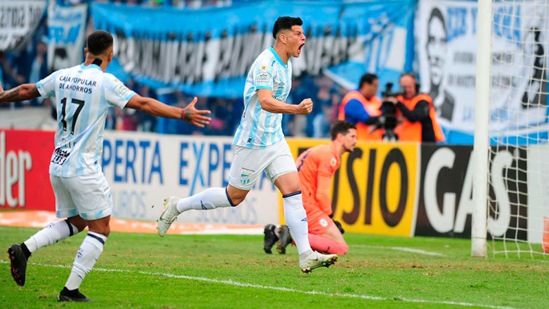 El Chelo Estigarribia marcó para el festejo de Atlético Tucumán en su cancha.