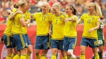 Suecia consigue un triunfo agónico en su debut y encabeza el grupo de Argentina