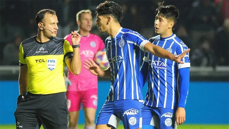 Fuerte comunicado de los jugadores de Godoy Cruz contra los arbitrajes.