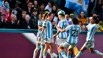 Argentina empató 2-2 con Sudáfrica y sigue con vida en el Mundial: los goles