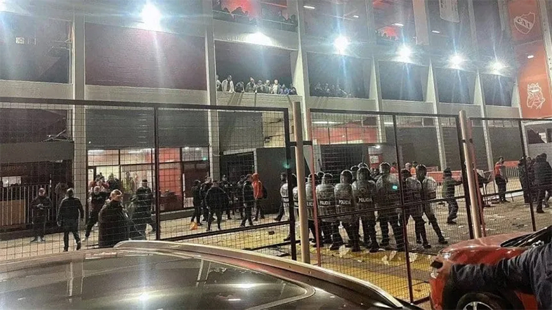 Independiente se disculpó por "la injustificada represión policial".
